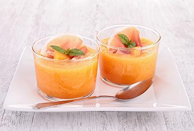 Kalte Melonensuppe mit Rohschinken